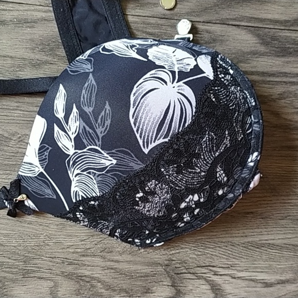 Vie en Rose Black & White Floral & Lace Bra - Picture 5 of 9